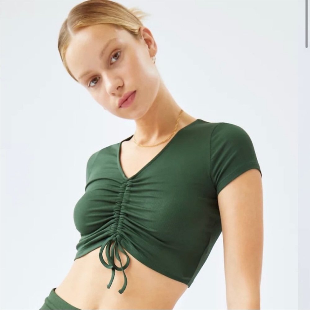 BNWT Aritzia rue top in colour BLACK